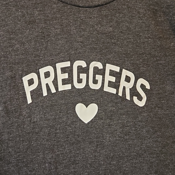 Preggers ❤️ gray T-shirt - Picture 2 of 3